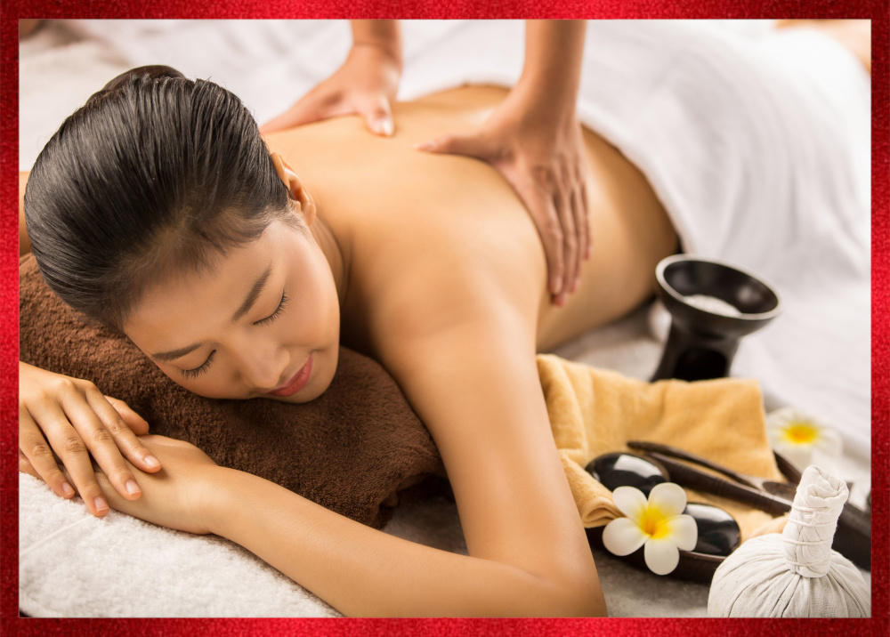 Ryg nakke skulder massage Vejen Linda Massør hænder muskler lænd ondt Kvinde afslapning terapi behagelig Female lying table