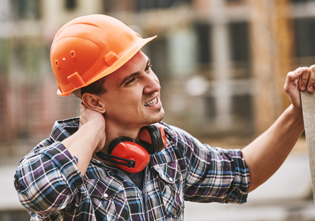 Nakke Skulder Rug Lænd Arm massage mand Tømrer Murer byggeplads hårdt træning atlet muskler ondt Vejen terapi Linda Massage