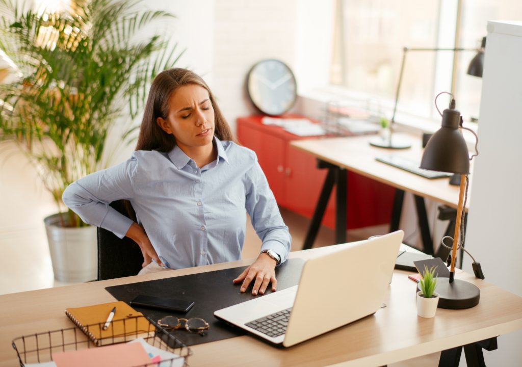 Kvinde kontor assistent arbejde hårdt træning muskler ondt Vejen Linda Massage behagelig wellness Neck Women office work hard