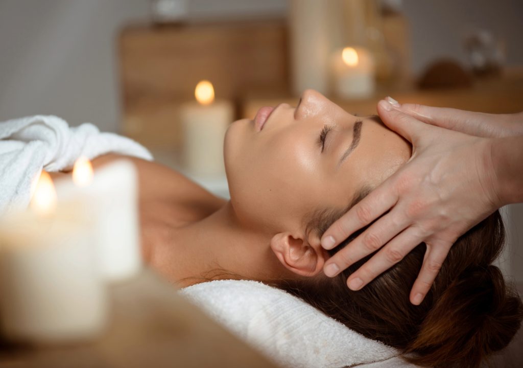 Hoved massage Aftenmassage Mild massage Stresset Mental Løsne muskler Hovedbund Tinding Ryg Nakke Skulder Spændingshovedpine